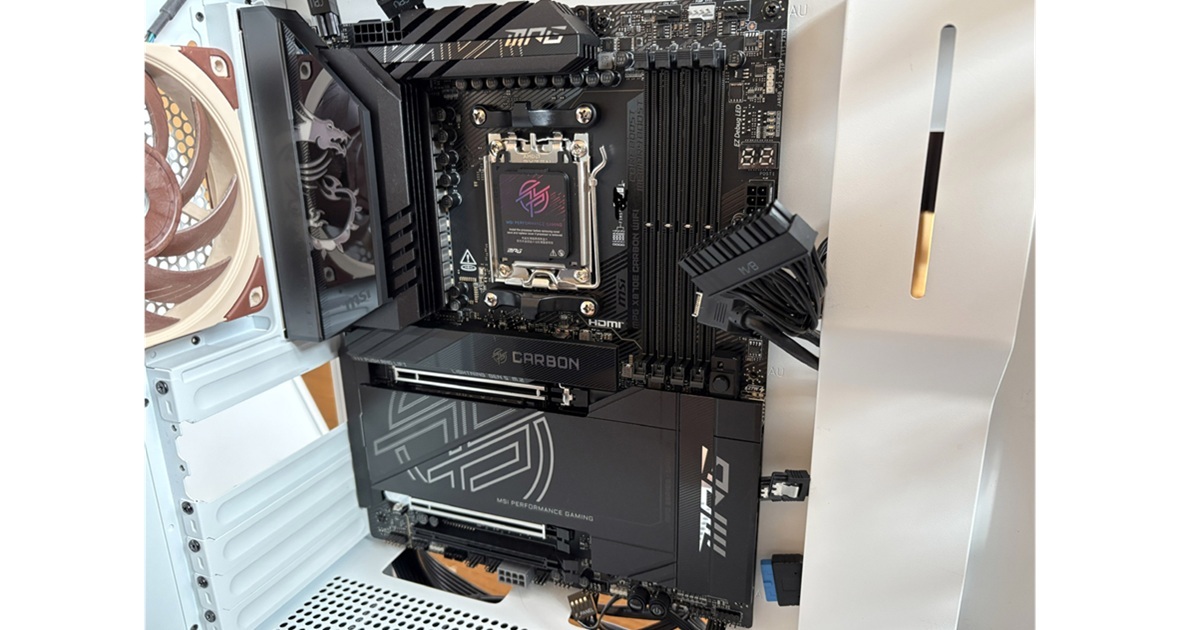 ほぼねじ不要で組み立てやすい堅実なマザーボードMSI X870E Carbon Wi